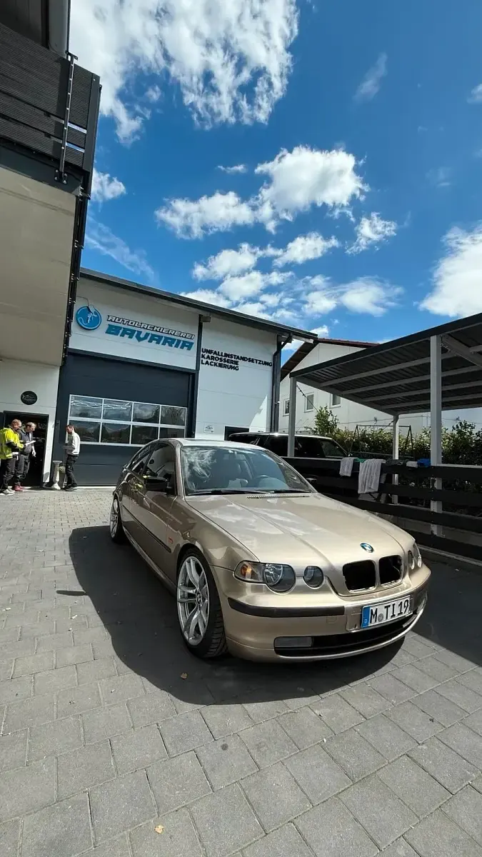 Gebraucht BMW 330 Performance 204 PS (150 kW) 2003 Gold Kleinwagen