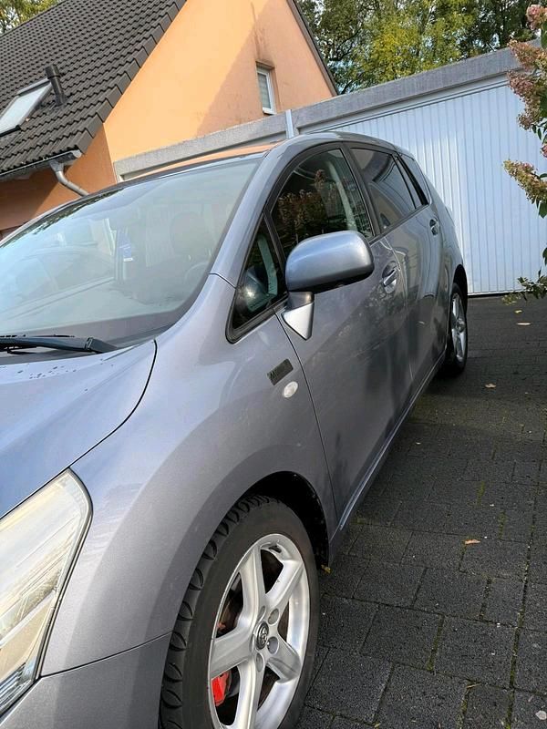 Blau Gebraucht 2009 Toyota Verso Van / Kleinbus | 4.700 € (Fairer Preis) - Bild 1/4