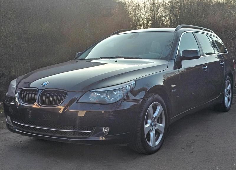 Gebraucht BMW 525 197 PS (144 kW) 2009 Schwarz Kombi