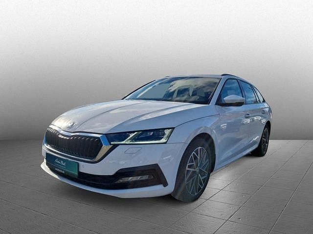 Weiß (9p candyweiss) Gebraucht 2021 Skoda Octavia Ambition Kombi | 19.890 € (Fairer Preis) - Bild 1/4