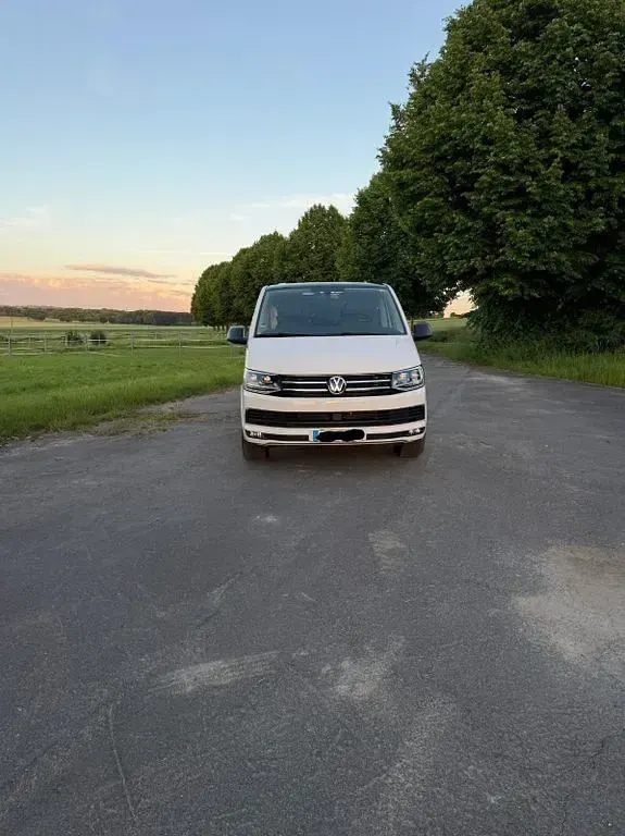 Gebraucht VW Multivan 204 PS (150 kW) 2019 Weiß Van / Kleinbus