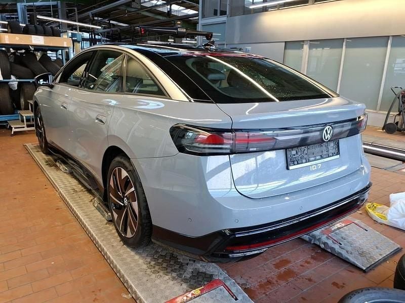 Gebraucht VW ID.7 Pro 210 kW (286 PS) 2023 Grau Kleinwagen