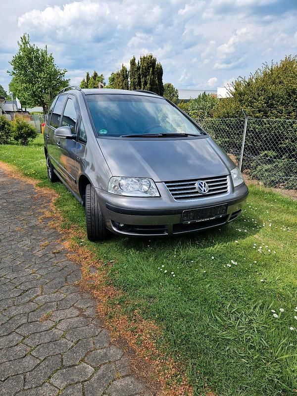 Grau Gebraucht 2010 VW Sharan Van / Kleinbus | 5.900 € (Superpreis) - Bild 1/4