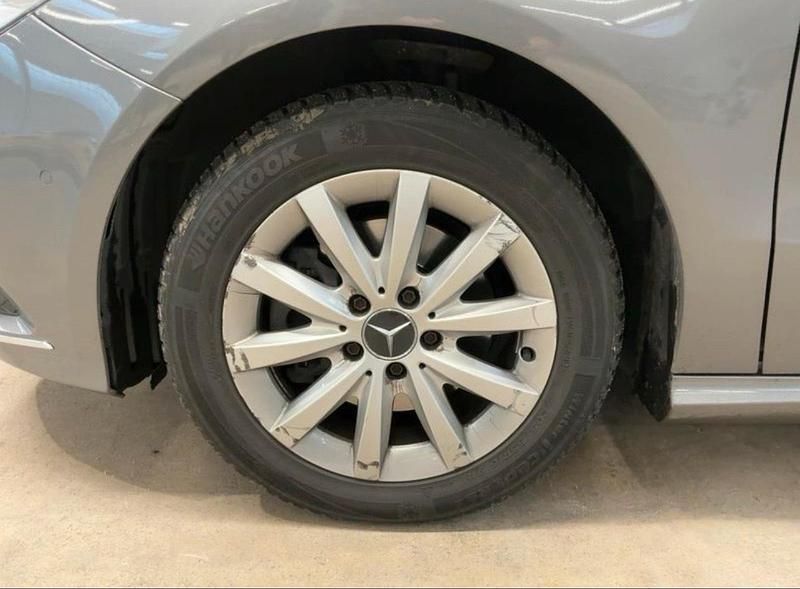 Gebraucht Mercedes B200 155 PS (114 kW) 2012 Silber Van / Kleinbus