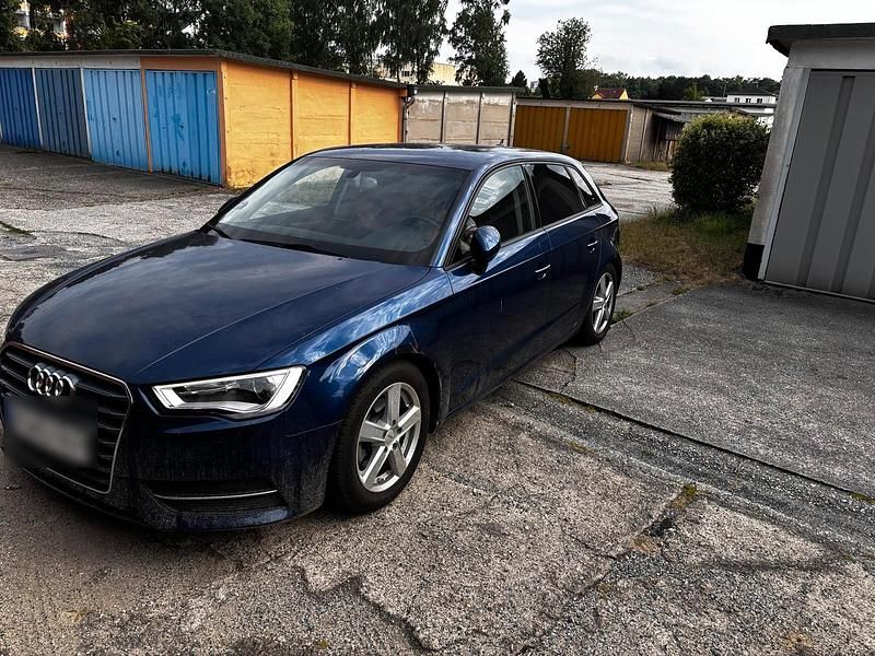 Blau Gebraucht 2014 Audi A3 Sportback Kleinwagen | 13.000 € (Etwas zu teuer) - Bild 1/4