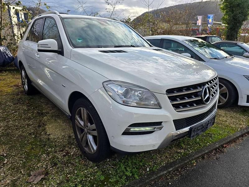 Calcitweiss/zirrusweiss Gebraucht 2012 Mercedes ML250 SUV | 11.000 € (Superpreis) - Bild 1/4