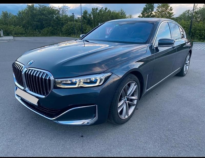 Grau Gebraucht 2019 BMW 730 Luxury Line Limousine | 47.120 € (Fairer Preis) - Bild 1/4