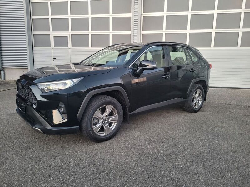 Attitude black mc. Gebraucht 2020 Toyota RAV4 SUV | 28.990 € (Etwas zu teuer) - Bild 1/4