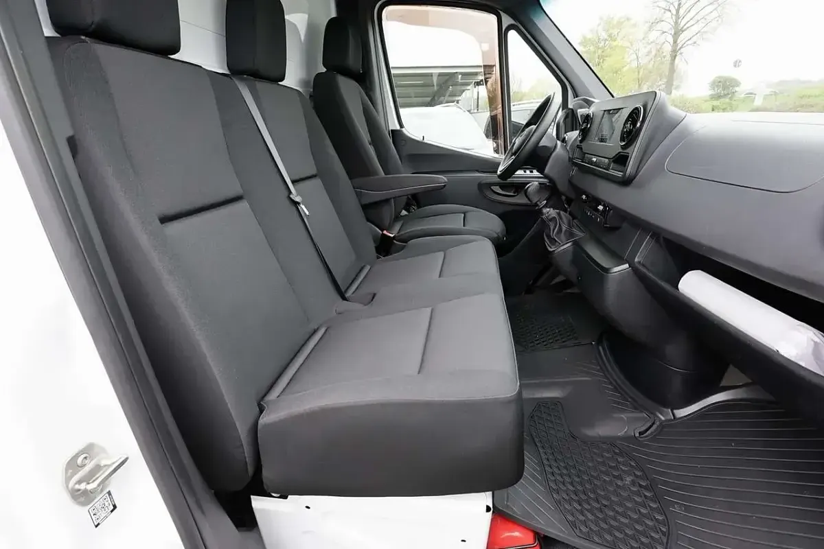 Używany Mercedes Sprinter 170 KM (125 kW) 2022 Biały Van