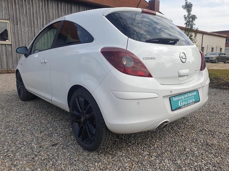 Gebraucht Opel Corsa Color Edition 101 PS (74 kW) 2011 Weiß Kleinwagen