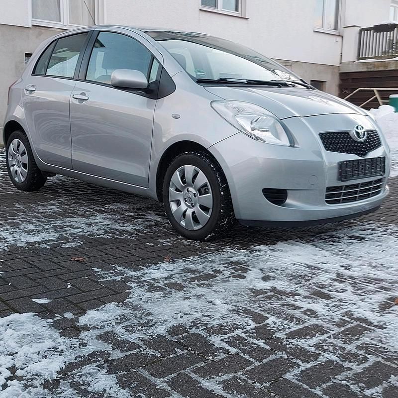 Silber Gebraucht 2006 Toyota Yaris Kleinwagen | 5.290 € (Teuer) - Bild 1/4