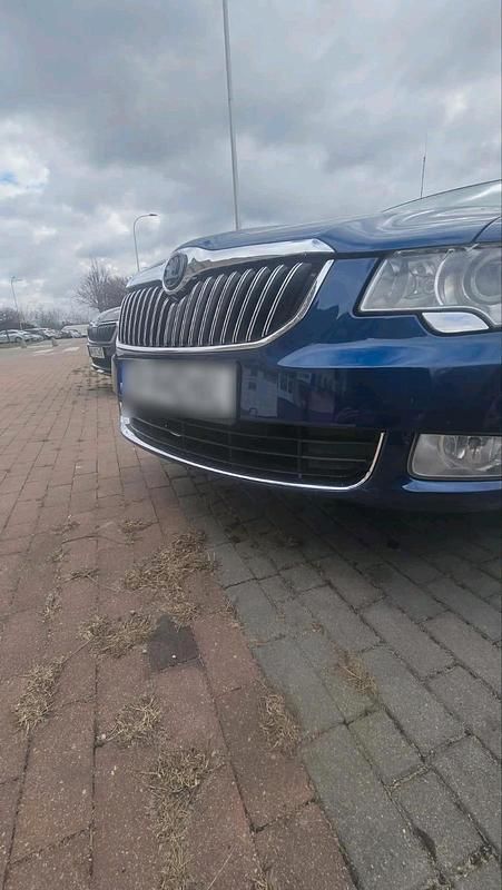 Gebraucht Skoda Superb 160 PS (117 kW) 2011 Blau Kombi