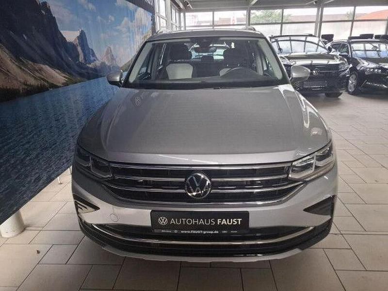 Gebraucht VW Tiguan Elegance 150 PS (110 kW) 2022 Silber metallic SUV