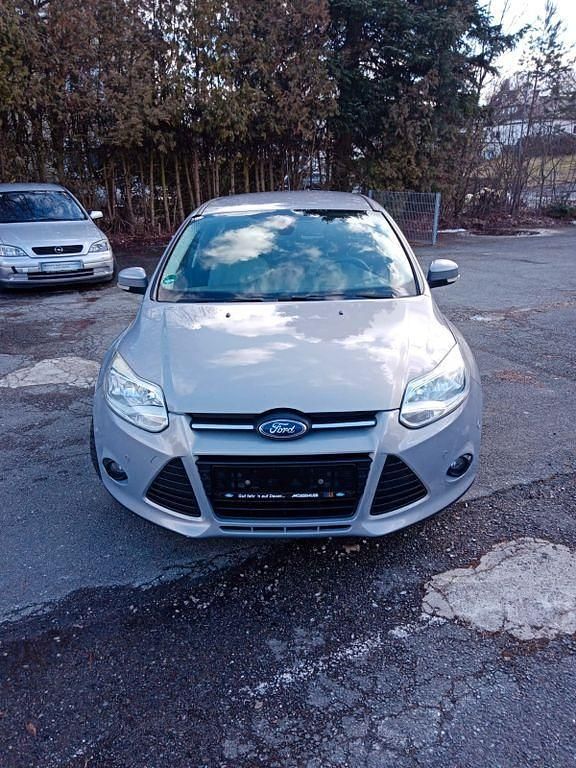 Gebraucht Ford Focus Champions Edition 101 PS (74 kW) 2013 Silber Limousine