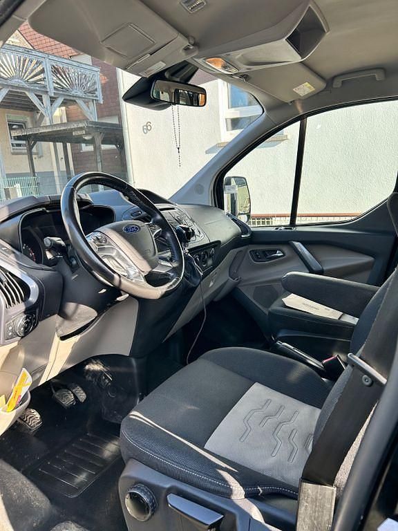 Gebraucht Ford Tourneo 170 PS (125 kW) 2016 Schwarz Van / Kleinbus