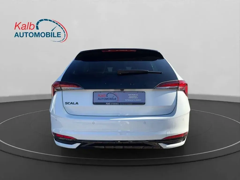 Neu Skoda Scala Monte Carlo 150 PS (110 kW) 2025 Moonweiß perleffekt metallic Kleinwagen