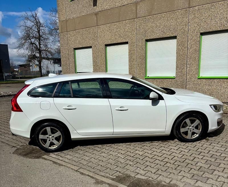 Gebraucht Volvo V60 R-Design 150 PS (110 kW) 2018 Weiß Kombi