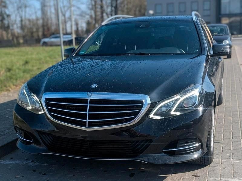 Gebraucht Mercedes E200 Elegance 136 PS (100 kW) 2016 Schwarz Kombi