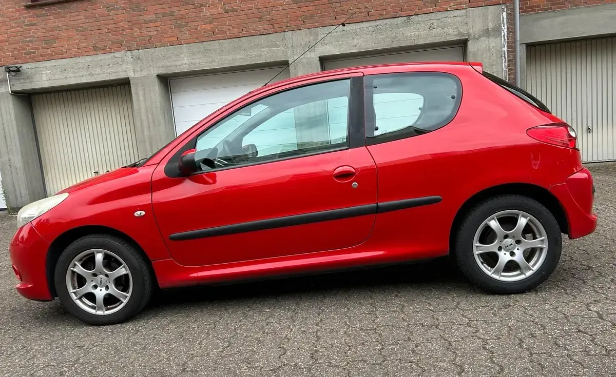 Gebraucht Peugeot 206+ 60 PS (44 kW) 2009 Rot Kleinwagen