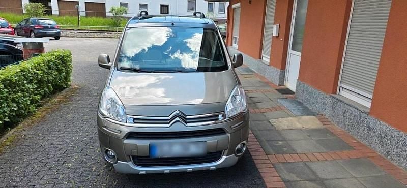 Gebraucht Citroën Berlingo 92 PS (67 kW) 2015 Braun Van / Kleinbus