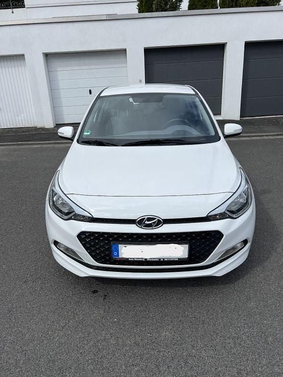 Gebraucht Hyundai i20 75 PS (55 kW) 2018 Weiß Limousine
