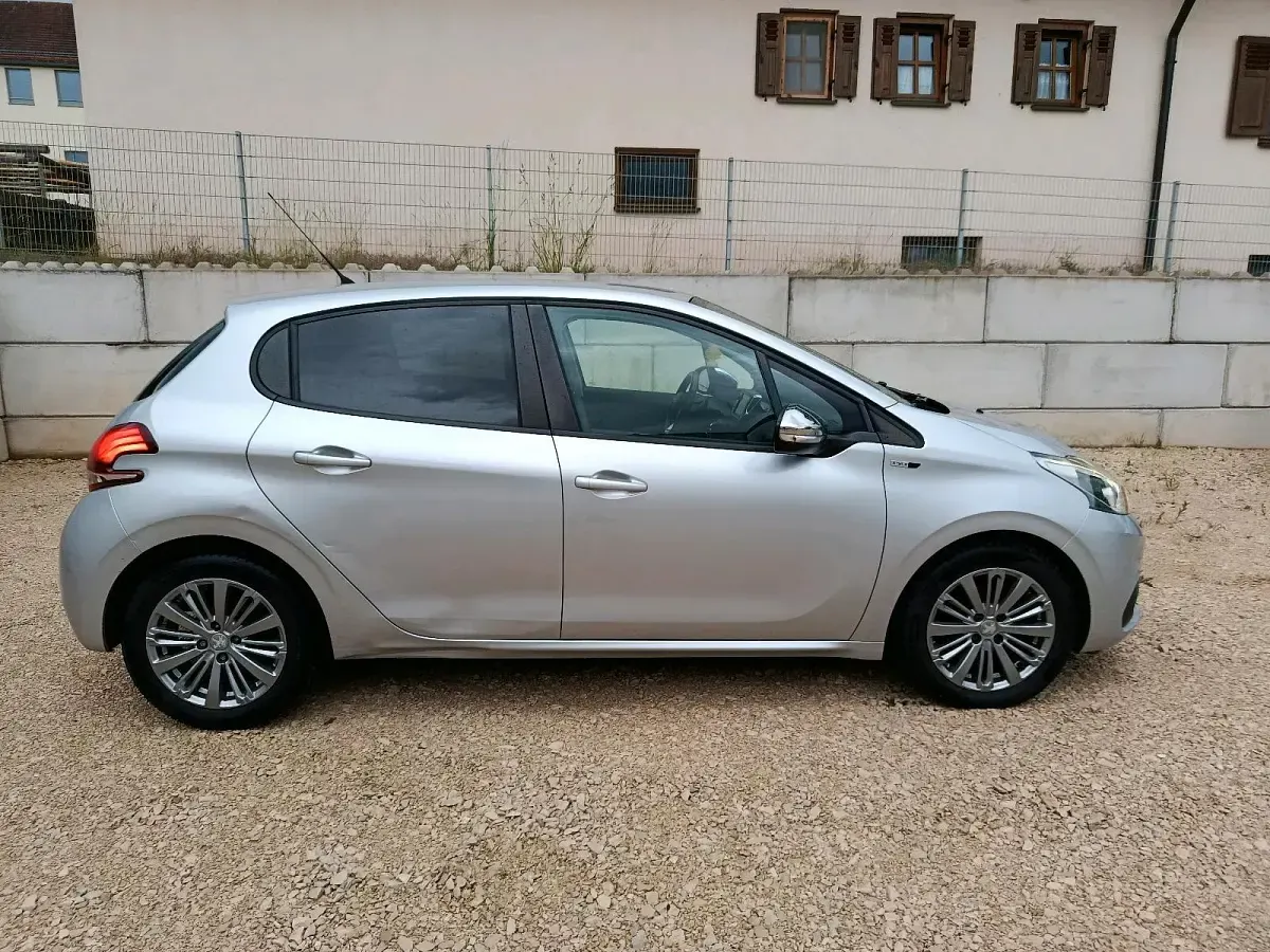 Gebraucht Peugeot 208 Style 82 PS (60 kW) 2016 Kleinwagen