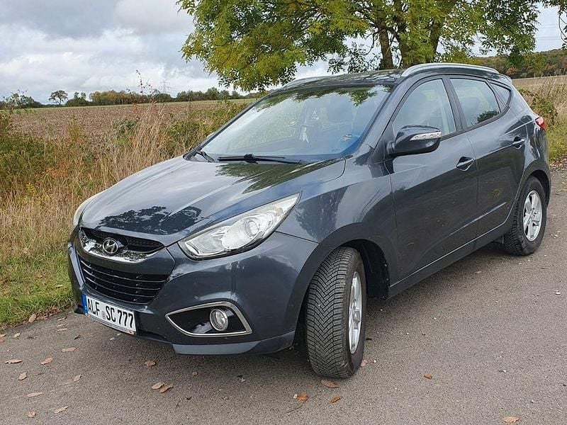 Grau Gebraucht 2010 Hyundai ix35 Style SUV | 6.900 € (Fairer Preis) - Bild 1/4