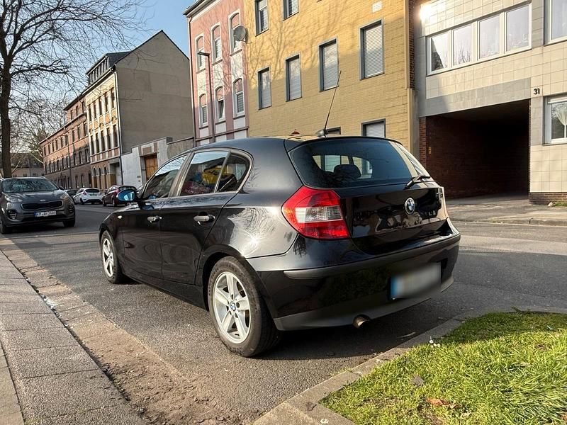 Gebraucht BMW 118 122 PS (89 kW) 2005 Schwarz Kleinwagen