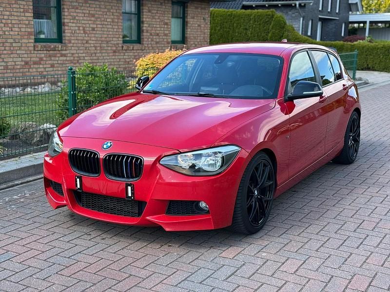 Rot Gebraucht 2012 BMW 116 Kleinwagen | 6.990 € (Fairer Preis) - Bild 1/4