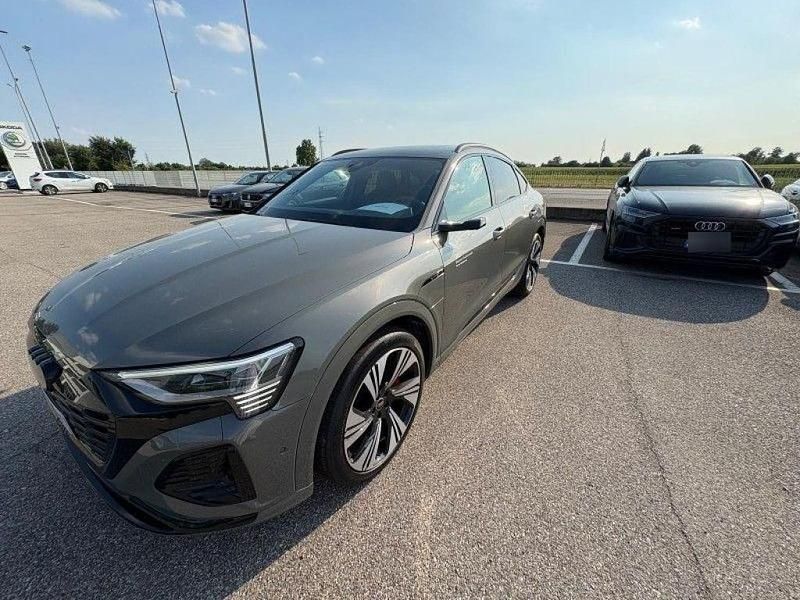 Grau Gebraucht 2024 Audi Q8 Sportback e-tron S-Line SUV | 69.900 € (Etwas zu teuer) - Bild 1/4