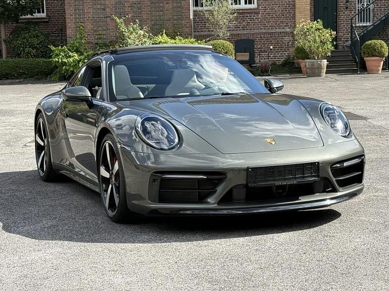 Aventuringrünmetallic Gebraucht 2024 Porsche 992 Chrono Coupé | 147.790 € (Superpreis) - Bild 1/4