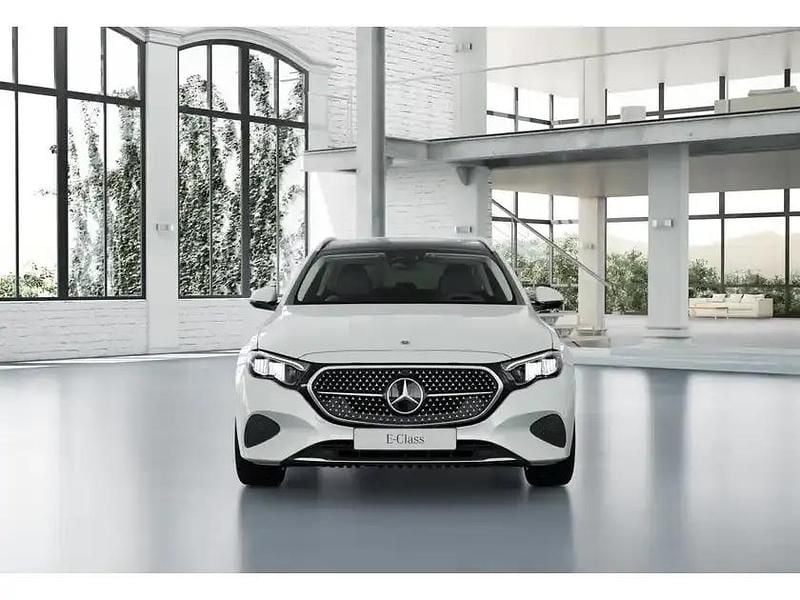 Gebraucht Mercedes E300 197 PS (144 kW) 2024 Weiss manufaktur lack manufaktur opalithweiss bright Kombi