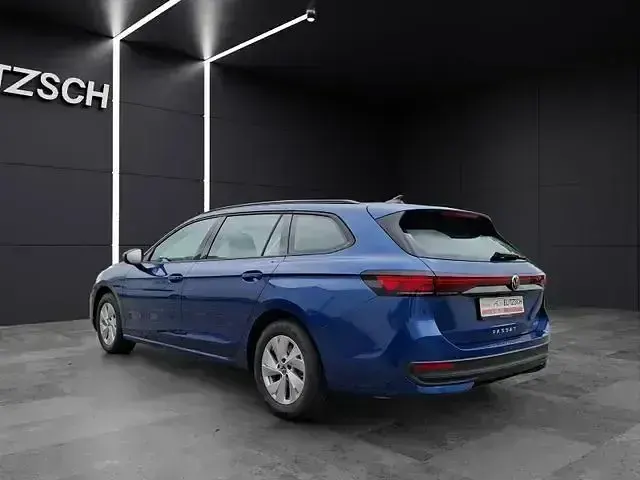 Gebraucht VW Passat 150 PS (110 kW) 2025 Reef blue metallic Kombi