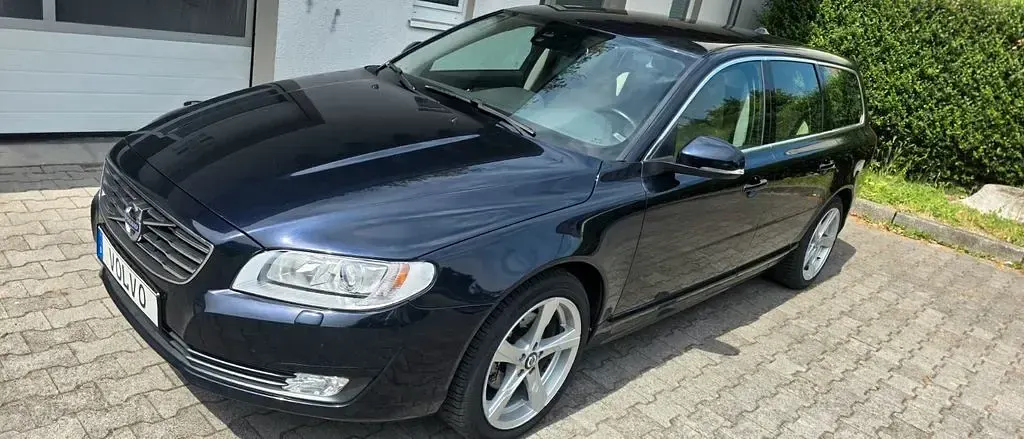 Gebraucht Volvo V70 Momentum 120 PS (88 kW) 2016 Blau Kombi