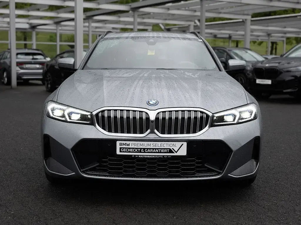 Gebraucht BMW 330 M Sport 292 PS (214 kW) 2025 Grau Kombi