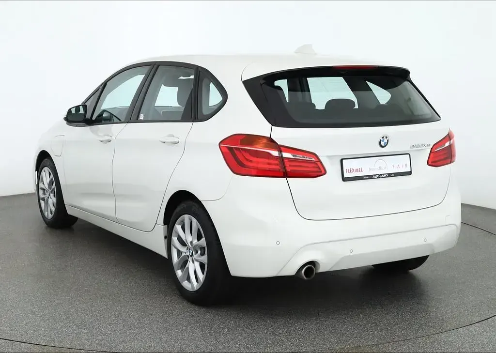 Gebraucht BMW 225 Active Tourer Advantage 224 PS (164 kW) 2019 Weiß Van / Kleinbus
