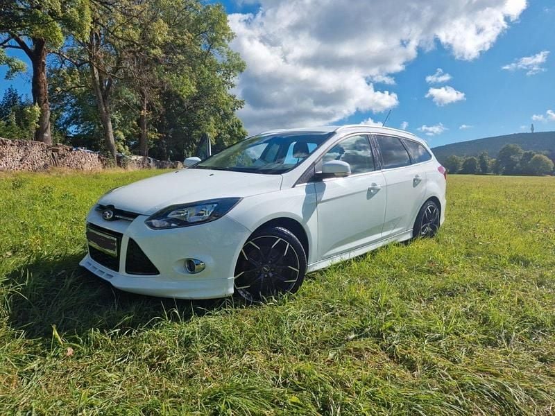 Weiß Gebraucht 2013 Ford Focus S Kombi | 5.300 € (Fairer Preis) - Bild 1/4
