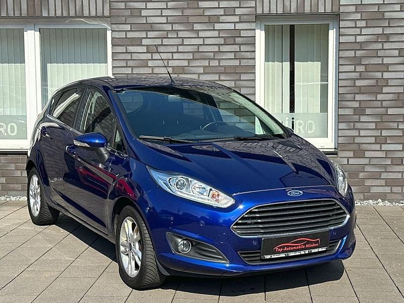 Blau Gebraucht 2017 Ford Fiesta Titanium Kleinwagen | 10.199 € (Fairer Preis) - Bild 1/4