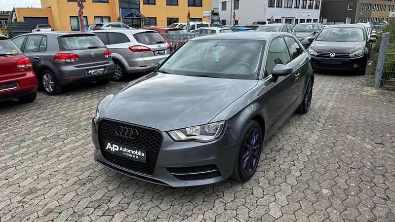 Grau Gebraucht 2015 Audi A3 Attraction Limousine | 9.500 € (Fairer Preis) - Bild 1/4