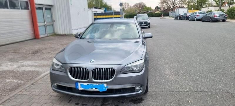 Second-hand BMW 740 306 CP (225 kW) 2012 Argintiu Berlinǎ