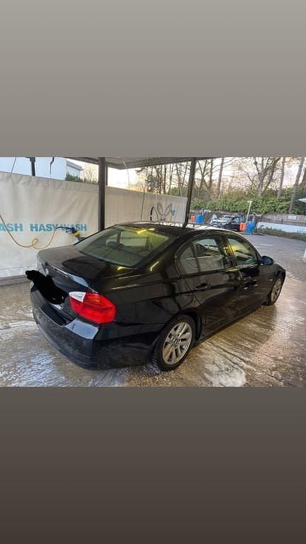 Gebraucht BMW 318 143 PS (105 kW) 2008 Schwarz Limousine