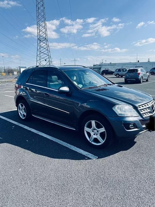 Gebraucht Mercedes ML350 231 PS (169 kW) 2010 Grau SUV
