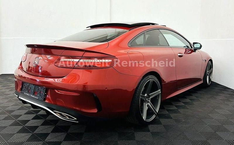 Gebraucht Mercedes E200 AMG line 184 PS (135 kW) 2017 Rot Coupé