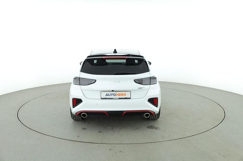 Gebraucht Kia Ceed GT GT 204 PS (150 kW) 2022 Weiß Limousine