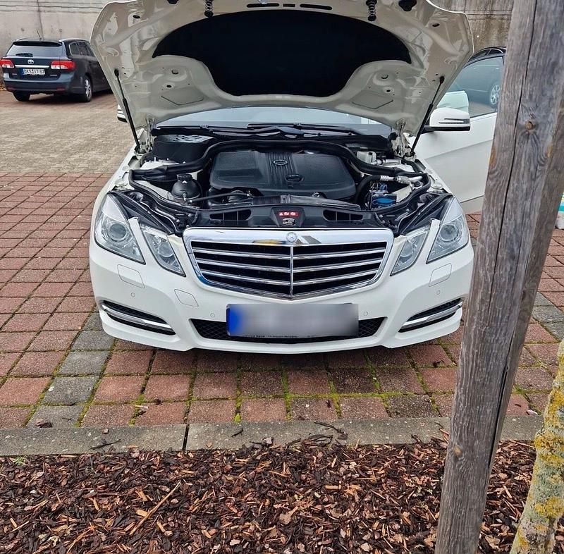 Gebraucht Mercedes E200 136 PS (100 kW) 2012 Weiß Limousine