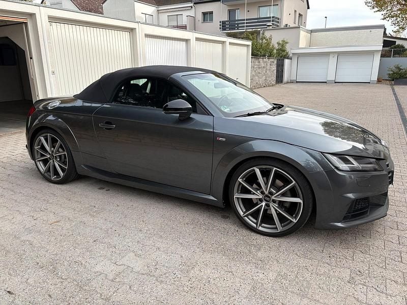 Grau Gebraucht 2016 Audi TT Roadster Comfort Cabrio | 25.990 € (Superpreis) - Bild 1/4