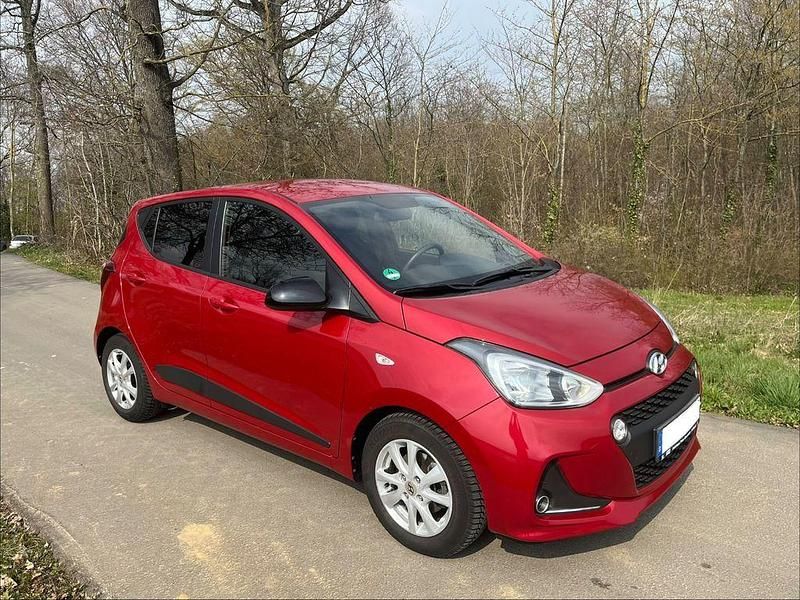 Gebraucht Hyundai i10 Style 87 PS (63 kW) 2018 Rot Kleinwagen