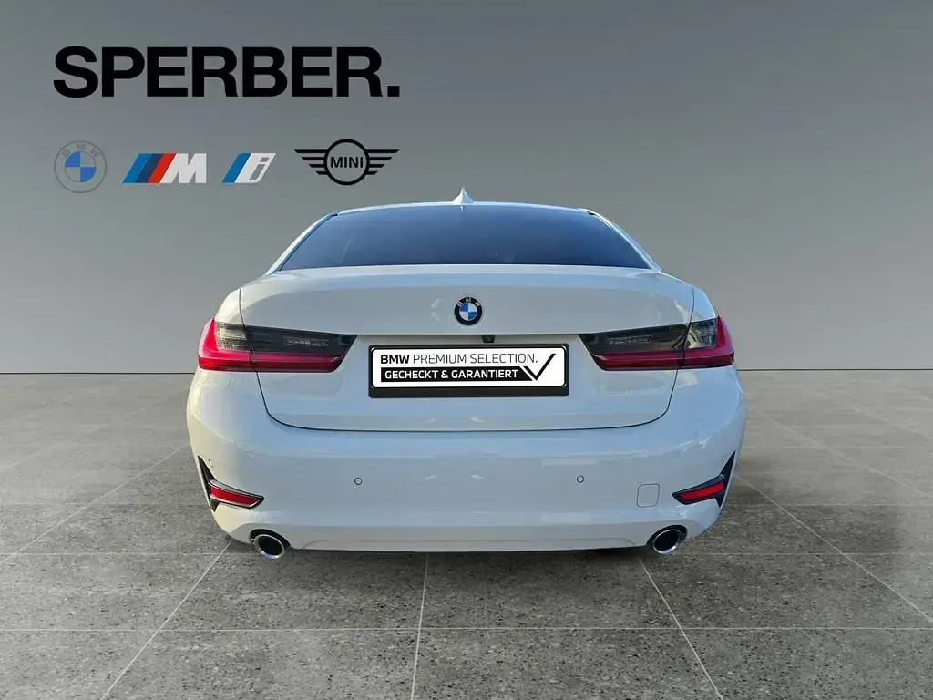 Gebraucht BMW 320 Sport Line 190 PS (139 kW) 2022 Weiß Limousine