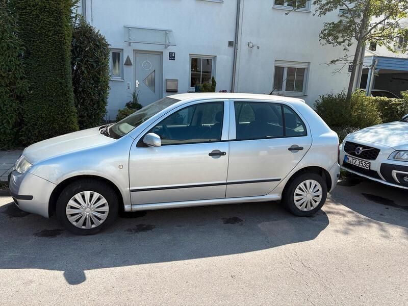Silber Gebraucht 2003 Skoda Fabia Kleinwagen | 999 € - Bild 1/4