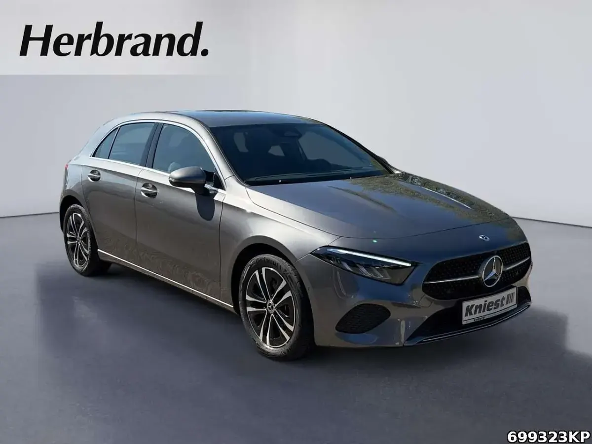 Gebraucht Mercedes A200 Progressive 150 PS (110 kW) 2025 Metalliclack mountaingrau Limousine